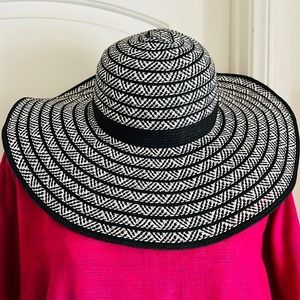 Hat~Summer Shade / Black & White / NWOT / Host Pick